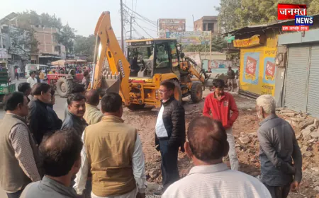 DM के निर्देश पर राठ रोड उरई पर चला अतिक्रमण हटाओ अभियान, सुचारु हुई यातायात व्यवस्था