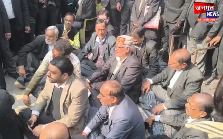 फतेहपुर: वरिष्ठ अधिवक्ता जयराज मानसिंह की हत्या से उबाल, सड़क जाम कर अधिवक्ताओं ने किया प्रदर्शन