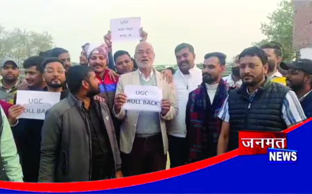 यूजीसी कानून के विरोध में रायबरेली में अनोखा प्रदर्शन, सवर्ण नेताओं को भेजी गईं चूड़ियां