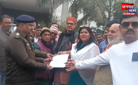 औरैया: दोहरे हत्याकांड के आरोप में पिता-पुत्र पर मुकदमा दर्ज करने का विरोध, दिया ज्ञापन