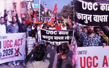 UGC के नए नियमों पर बवाल, छात्र कर रहे विश्वविद्यालय में आंदोलन