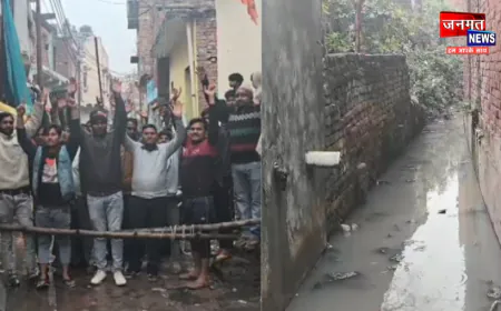 एटा: बेमौसम बरसात से बजबजाई गलियां, आक्रोशित लोगो ने बैरिकेटिंग लगाकर बंद किया आम रास्ता