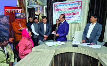 विशेष प्रगाढ़ पुनरीक्षण की सुनवाई का मंडलायुक्त ने किया निरीक्षण, पात्र मतदाता न छूटे इसके दिए निर्देश