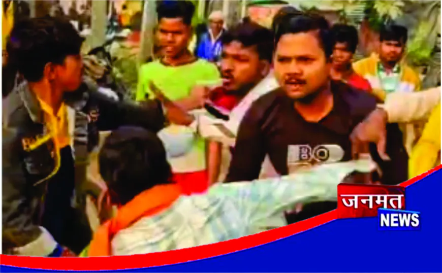 मामूली विवाद ने लिया हिंसक रूप, सड़क पर दो पक्षों में जमकर मारपीट; वीडियो वायरल