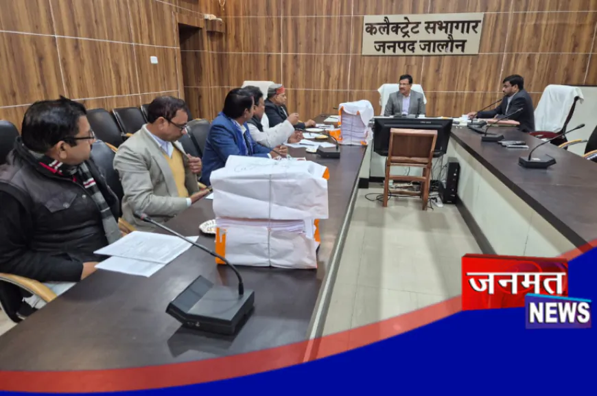 उरई: विधानसभा निर्वाचक नामावलियों का SIR, फोटोयुक्त मतदाता सूचियों के आलेख्य प्रकाशन पर चर्चा