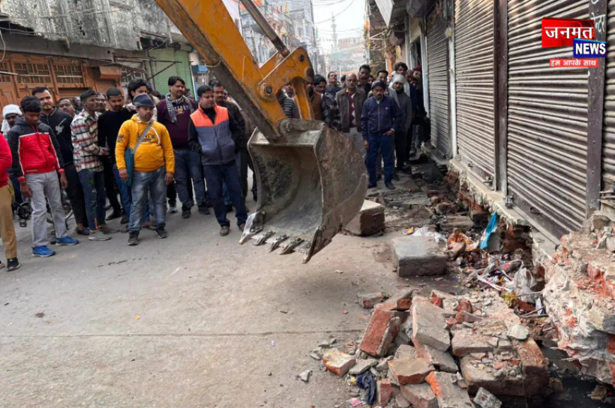 बलरामपुर में अतिक्रमण के खिलाफ फिर गरजा बुलडोजर, बाजार से वीर विनय चौराहा तक कार्रवाई