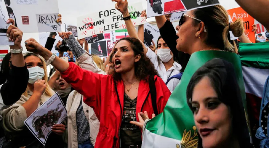 ईरान के कई शहरों में उग्र प्रदर्शन, इंटरनेट-फोन सर्विस ठप; अबतक 42 लोगों की मौत