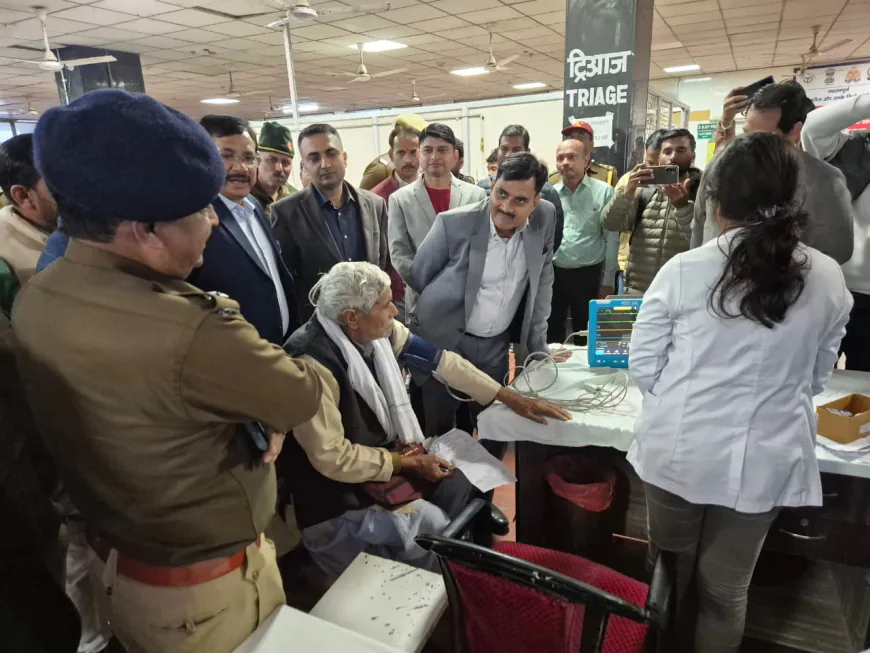 नोडल अधिकारी इन्द्र विक्रम सिंह ने राजकीय मेडिकल कॉलेज उरई की इमरजेंसी का किया निरीक्षण