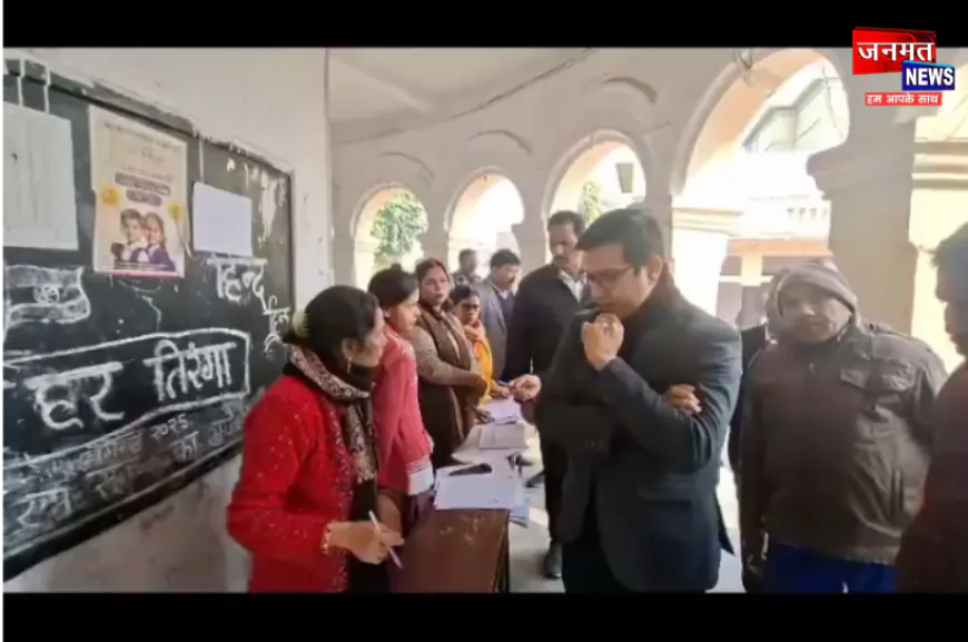 अयोध्या: मतदाताओं के लिए विशेष अभियान, वोटर लिस्ट में मौके पर ही जोड़ा जा रहा है नाम