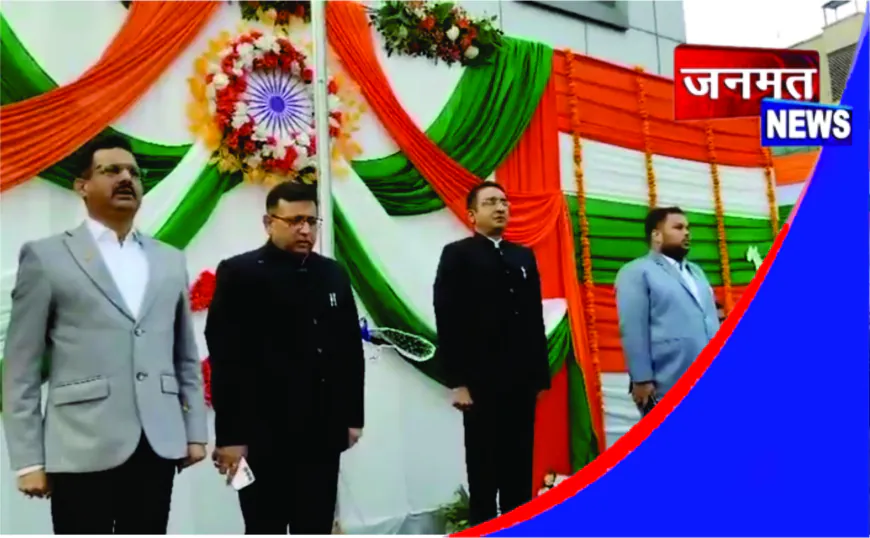 सूचना निदेशक विशाल सिंह ने फहराया राष्ट्रीय ध्वज, संविधान के प्रति निष्ठा का दिलाया संकल्प