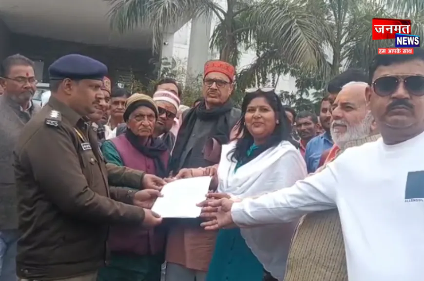 औरैया: दोहरे हत्याकांड के आरोप में पिता-पुत्र पर मुकदमा दर्ज करने का विरोध, दिया ज्ञापन