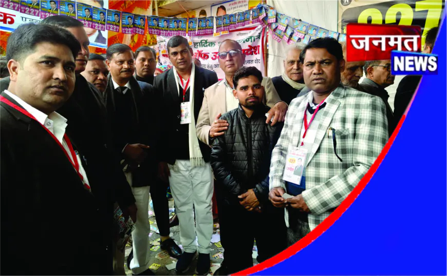 बार काउंसिल चुनाव में रजनीश गौतम को लेकर अधिवक्ताओं में दिखा जबरदस्त उत्साह, मतदान केंद्रों पर उमड़ी भीड़