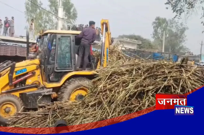 लखीमपुर: गन्ने से भरा ओवरलोड ट्रक पलटने से नीचे दबी स्कूल वैन, राहत और बचाव कार्य जारी