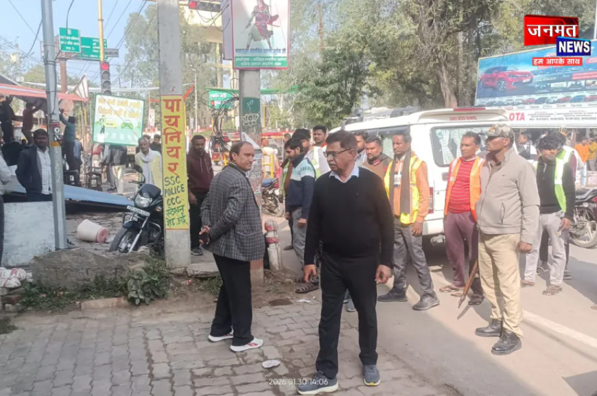 उरई में अतिक्रमण पर चला प्रशासन का बुलडोजर, जिला परिषद क्षेत्र में हटाया गया अवैध कब्जा