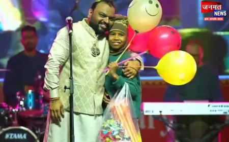 एटा महोत्सव में कन्हैया मित्तल ने दी प्रस्तुति, बच्चे से खरीदे गुब्बारे; दिए 4 हजार रुपए