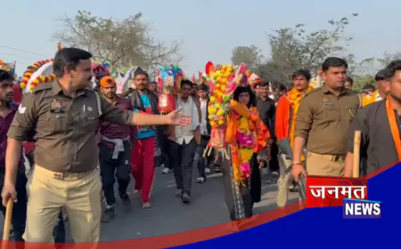 कांवड़ यात्रा से लौटी मुस्लिम महिला का संभल में फूल बरसाकर स्वागत, बोलीं- मेरी आस्था सिर्फ भोलेनाथ में