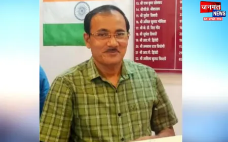 उरई: सड़क सुरक्षा को लेकर उठाया गया बड़ा कदम, बिना हेलमेट परिवहन कार्यालय परिसर में प्रवेश निषेध