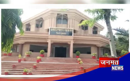 फिरोजाबाद के जनपद न्यायालय परिसर में मेगा विधिक साक्षरता एवं सेवा शिविर का आयोजन, किया गया पौधारोपण