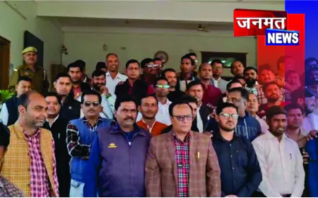 पत्रकार पर हमले के विरोध में संभल में प्रदर्शन