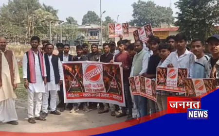 बहराइच: फ़िल्म यादव जी की लव स्टोरी पर रोक लगाने की माँग को लेकर प्रदर्शन, दिया ज्ञापन