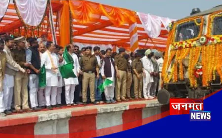 पीलीभीत: मझोला में पूर्णागिरि एक्सप्रेस को केंद्रीय मंत्री जितिन प्रसाद ने दिखाई हरी झंडी, दोहराया विकास का संकल्प