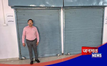 उरई: ईवीएम-वीवीपैट वेयरहाउस का डीएम ने किया मासिक निरीक्षण, संबंधित अधिकारियों को किया निर्देशित