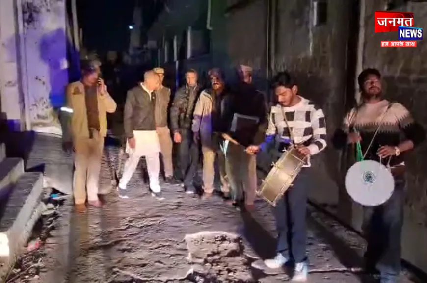 बुलंदशहर: ढोल नगाड़ा बजाकर पुलिस ने दो गुंडों को किया जिला बदर, गुंडा एक्ट के तहत हुई कार्यवाही