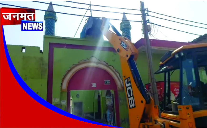 नरौली में 225 वर्ग मीटर में बने अवैध मदरसे पर प्रशासन का चला बुलडोजर
