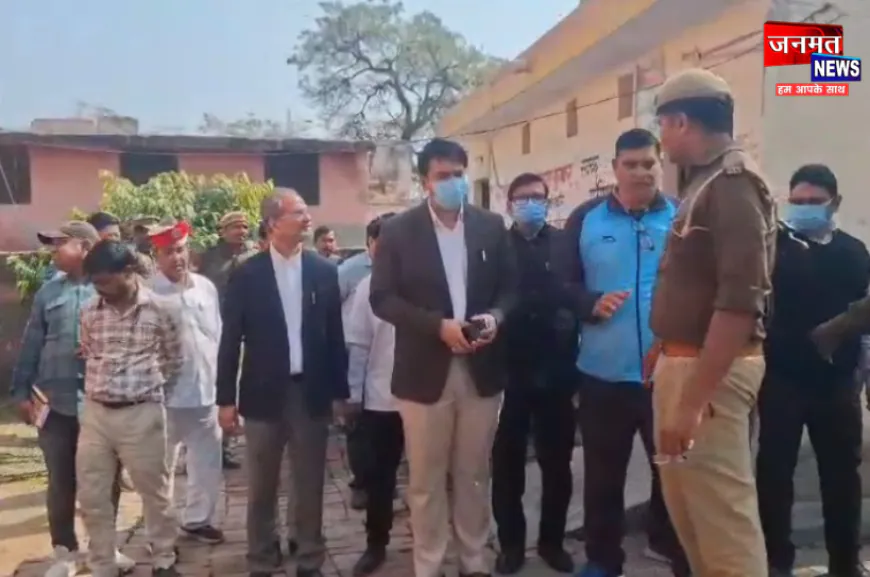 हाथरस डीएम ने CHC सासनी का किया औचक निरीक्षण, बस स्टैंड पर अव्यवस्था देख जताई नाराजगी