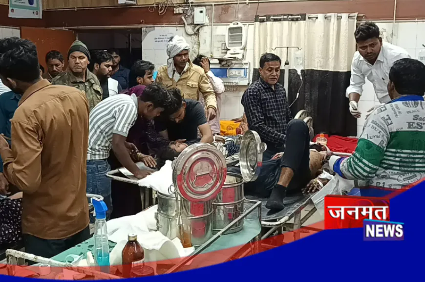 हाथरस: आगरा-अलीगढ़ हाईवे पर भीषण हादसा, मजदूरों से भरा टेंपो गैस टैंकर से टकराया; 4 गंभीर घायल