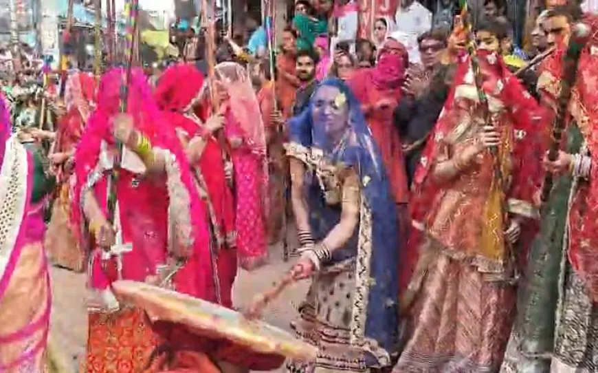 विश्व प्रसिद्ध लट्ठमार होली का  हुआ भव्य आयोजन