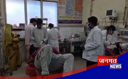 एटा: ट्रक से टकराई सफारी कार, छह लोग घायल; मेडिकल कॉलेज में चल रहा उपचार