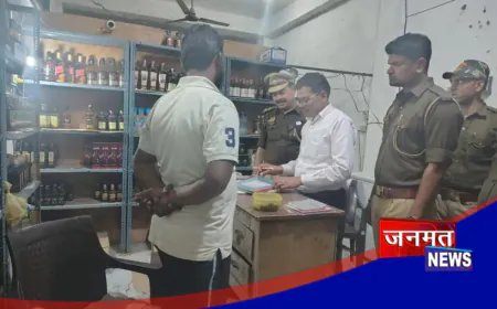 औरैया: होली को लेकर शराब ठेकों पर छापेमारी, कुछ ठेकों को दी गई सख्त चेतावनी