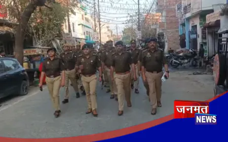 फतेहपुर: होली व रमजान के मद्देनजर पुलिस ने निकाला फ्लैग मार्च, संवेदनशील स्थानों की ड्रोन से निगरानी