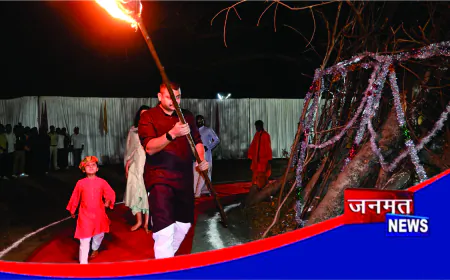 बांदा पुलिस लाइन में धूमधाम से मनाया गया होलिका दहन, अधिकारियों ने दी होली की शुभकामनाएं