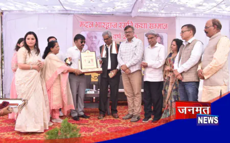 बांदा में मदन भारद्वाज स्मृति कथा सम्मान का आयोजन, कथाकार हरि भटनागर को किया गया सम्मानित