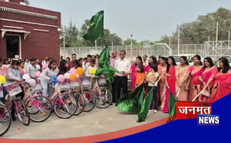 चन्दौली में अंतर्राष्ट्रीय महिला दिवस पर शिक्षा को प्रोत्साहन, रेलकर्मियों की 125 स्कूली बेटियों को मिलीं साइकिलें