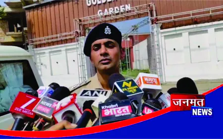 अलीगढ़ में दर्दनाक सड़क हादसा, हाईस्कूल की परीक्षा देने जा रहे छात्र को डंफर ने कुचला, गुस्साए लोगों ने लगाया जाम