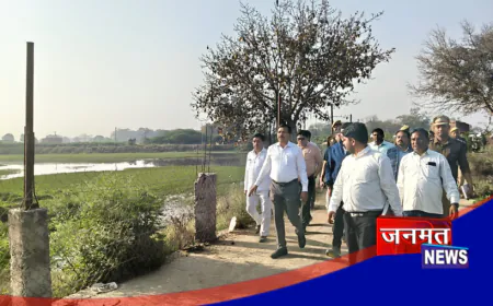 उरई: डीएम ने मुहम्मदाबाद में विकास कार्यों को परखा, कहा- सुंदरता व पर्यावरण संतुलन के लिए लगाएं पौधा