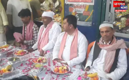 बलरामपुर के महदेइया बाजार में सामूहिक रोजा इफ्तार का आयोजन, अमन और एकता का दिया संदेश