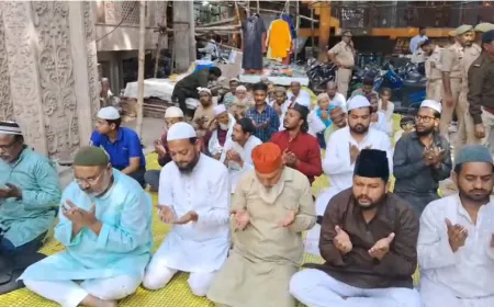 अलविदा जुमा की नमाज कड़ी सुरक्षा व्यवस्था के बीच की गई अदा