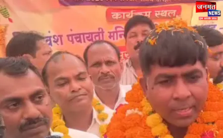 अयोध्या: निषाद पंचायती वंश मंदिर पर होली मिलन समारोह, संतोष निषाद को चुना गया निषाद समाज का अध्यक्ष