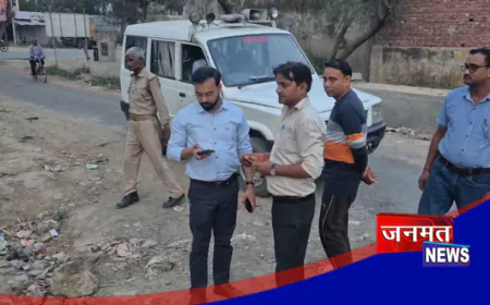 हाथरस में एक बार फिर मिला कोडीन सिरप का जखीरा, प्रशासनिक अधिकारियों में मचा हड़कंप