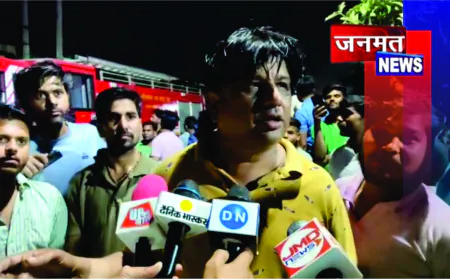 प्लास्टिक सैक फैक्ट्री में लगी भीषण आग, दमकल की कई गाड़ियां आग बुझाने में जुटीं