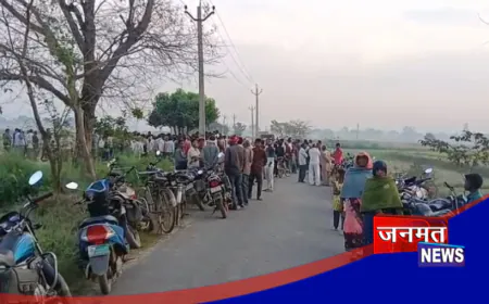 एटा: संदिग्ध परिस्थितियों में पेड़ पर लटका मिला विवाहिता का शव, इलाके में सनसनी; मौके पर पहुंची पुलिस