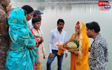 चन्दौली: चैती छठ व्रतियों ने अस्ताचलगामी सूर्य को दिया अर्घ्य, लोकगीतों से गूंजा माहौल