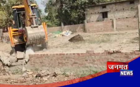 बलरामपुर में प्रशासन का सख्त एक्शन, अतिक्रमण पर चला बुलडोजर; ग्राम समाज की जमीन कब्जा मुक्त