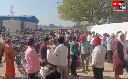 भदोही: गैस की कमी न होने का दावा फेल, रात से ही लग रहीं कतारें; हो रही कालाबाजारी