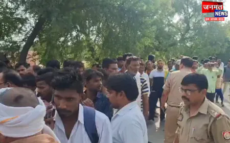 हरदोई में हाईवे पर ट्रक की टक्कर से बाइक सवार पति-पत्नी और बेटी की मौत, मचा कोहराम