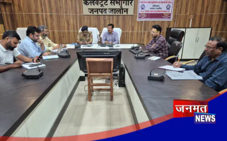 उरई: डीजल-पेट्रोल की निर्बाध उपलब्धता को लेकर डीएम-एसपी ने की बैठक, पारदर्शी वितरण के दिए निर्देश